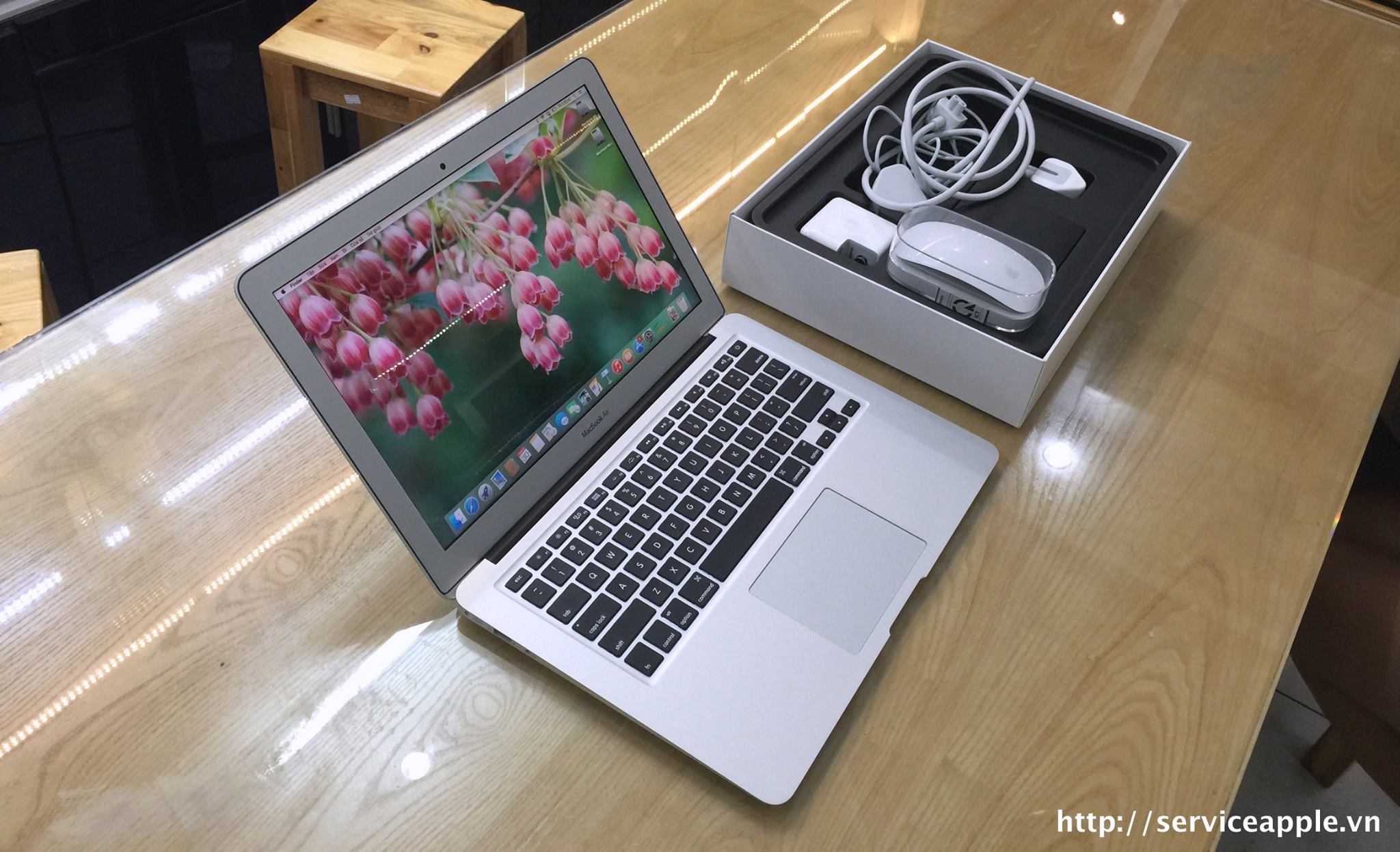 Macbook Air MQD32 Like new